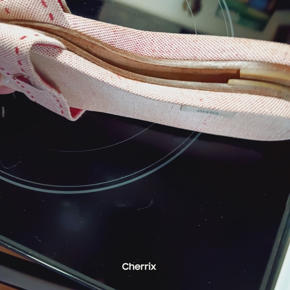 ๐ก Prada Red/Cream Flat Sandals ๐ก - Picture 4 of 5